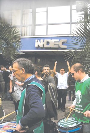 Abrazo al Indec del pasado 11 de agosto. Capital