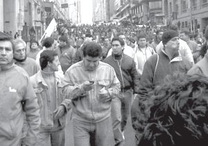 Trabajadores del Neumtico en una de las marchas al Ministerio de Trabajo en Capital