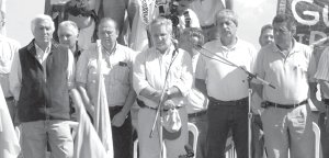 De izq. a derecha: Miguens (Sociedad Rural), Gioinno (Coninagro), Llambias (CRA) y Buzzi (Federaci�n Agraria), de la Mesa de Enlace. De Angeli de la FAA de Gualeguaych�