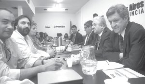 Baradel (segundo de la izq.) y el ministro Oporto (derecha): una dupla que qued� en crisis