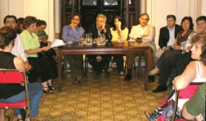 Diputados presentando el proyecto de ley