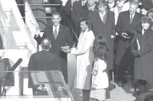 Obama jurando: el primer presidente negro al mando del imperialismo yanqui.