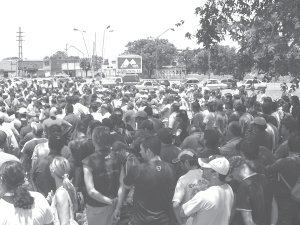 Trabajadores de Paran Metal en asamblea.