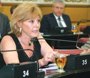 Liliana dando pelea desde su banca