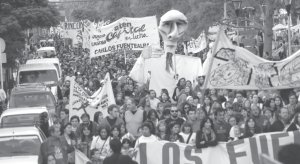 Masiva marcha de los docentes nuequinos