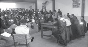 Asamblea ferroviaria decidiendo medidas que terminaron en el triunfo de los boleteros