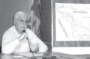 Miguel Sorans, integrante de la brigada internacional Simn Bolivar, exponiendo en una exitosa charla debate llevada a cabo este sbado 8 en la sede central de Izquierda Socialista