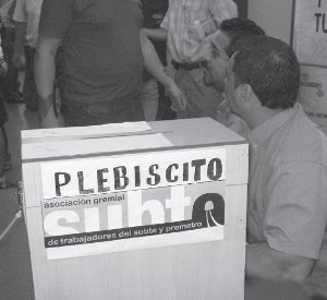 Trabajadores del subte votando por su sindicato propio