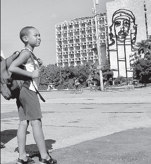 Los trabajadores y estudiantes cubanos no tienen ningn derecho para protestar, proponer, criticar y decidir