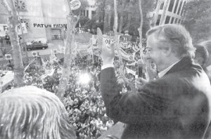 Kirchner hablando desde el balcn de la CGT