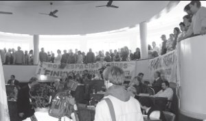 Vecinos de Lomas en la sesin del Consejo Deliberante donde se aprob la prohibicin del Glifosato