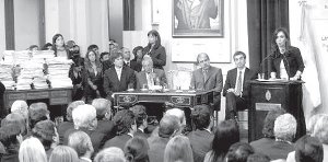 Cristina denunciando el caso Papel Prensa