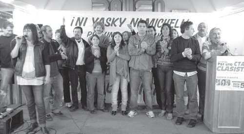 Final del acto de la Lista 5 con los principales candidatos en el palco