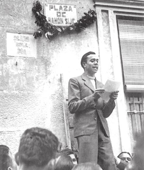 Homenajeando a su amigo, el poeta Ramn Sij. 1936