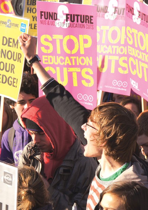 Jvenes ingleses protestando