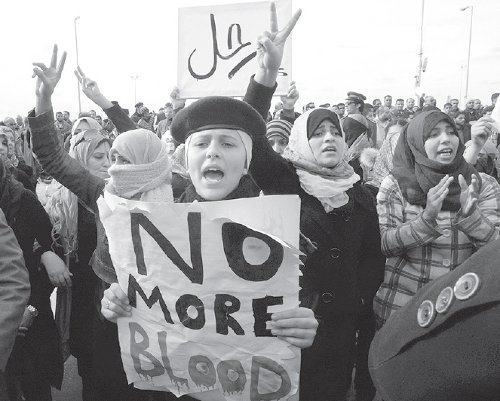 Jvenes libanesas manifestando en la ciudad de Benghazi