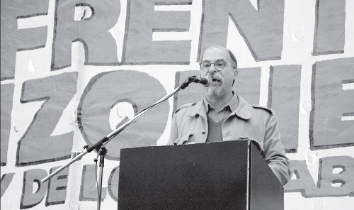 Edgardo Reynoso haciendo uso de la palabra