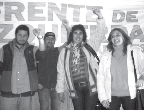 Alejandro Lpez, Ral Godoy, Anglica Lagunas y Gabriela Suppicich festejando el triunfo