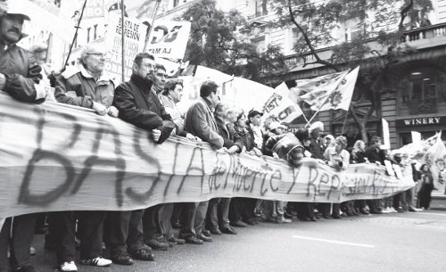 Marcha a Plaza de Mayo al otro da de los crmenes