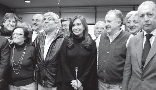 Todos celebran el mnimo miserable