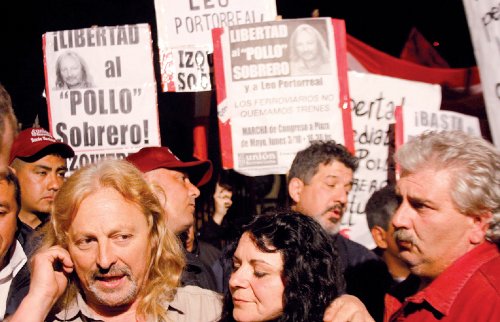 Pollo Sobrero al salir en libertad la noche del martes 4