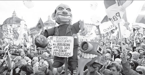 Una de las tantas marchas contra Berlusconi