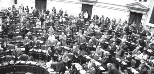 Diputados y senadores, en su gran mayora kirchneristas, junto a Sabbatella y otros, aprobaron la ley
