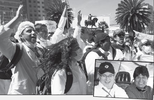 Mdicos y trabajadores de la salud pblica movilizados en La Paz. Abajo: Brufau, presidente de Repsol y Evo Morales