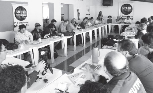Inicio de las sesiones del Congreso. La compaera Rose (CST-Brasil) dando la bienvenida a las delegaciones
