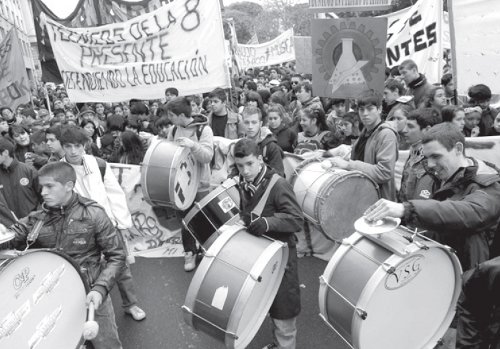 En algunos colegios la lucha contina en plenas vacaciones