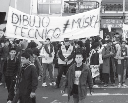Secundarios marchando