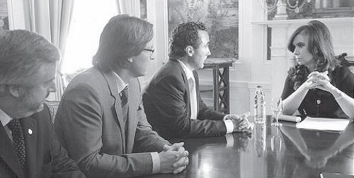 Ejecutivos de Monsanto reunidos con la Presidenta en Nueva York, anunciando la planta a radicarse en Crdoba: Jess Madrazo, lder del Negocio Internacional de cultivos de la compaa; Bernardo Calvo, presidente de Monsanto Latinoamrica Sur, y Pablo Vaquero, vicepresidente de Monsanto Latinoamrica Sur. Foto: Tlam. 2012