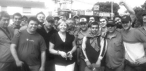 Nuestra diputada Olivero solidarizndose con los trabajadores de Materfer