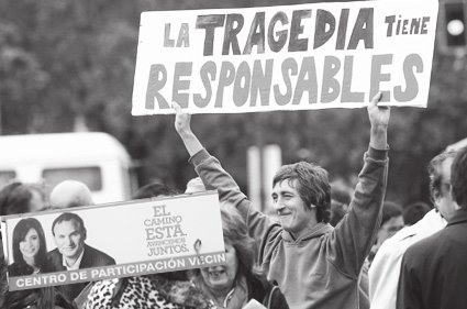 Que Cristina, Macri, Scioli y Bruera se hagan cargo. Imagen actual donde se ve a Cristina con Bruera, Tolosa, La Plata. Foto El Socialista