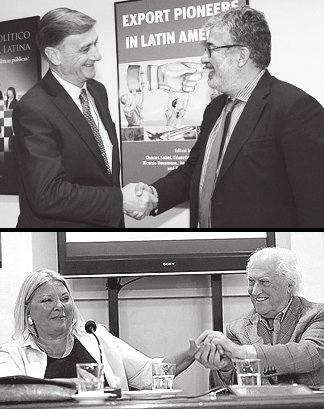 Arriba: Hermes Binner con Jos� Juan Ruiz, gerente general del Departamento de Investigaciones del Banco Interamericano de Desarrollo, Estados Unidos. Abajo: �Pino� Solanas sell� el acuerdo con Carri�