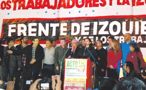 Dirigentes del Frente de Izquierda en el acto del 1 de mayo en Plaza de Mayo